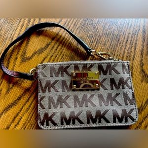 Michael Kors: small logo coin purse (wristlet)